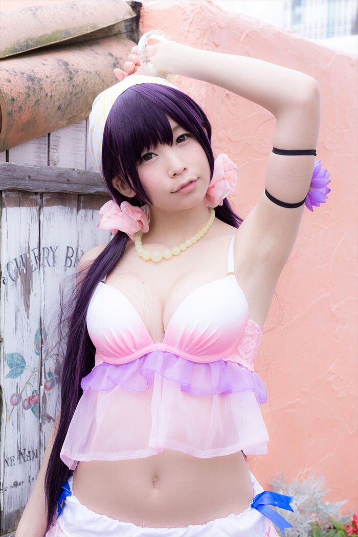 [Cosplay picture: she's wearing a swimsuit Tan lounging by the pool and cleavage aside full throttle! Ass are erotic?!! [52 images] 17th image