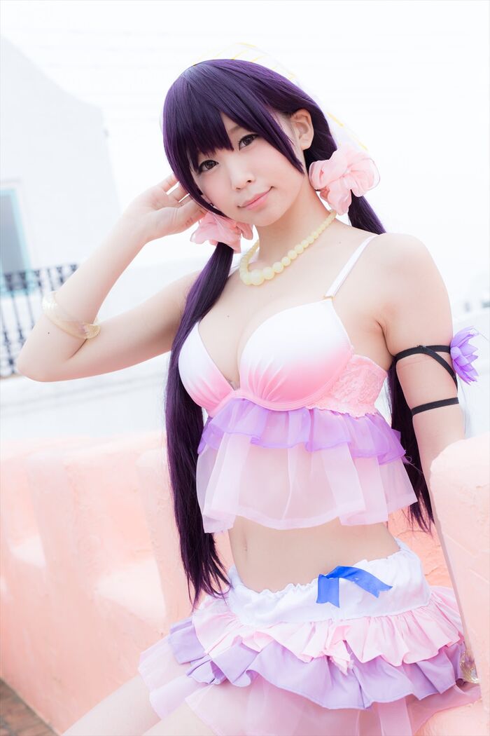 [Cosplay picture: she's wearing a swimsuit Tan lounging by the pool and cleavage aside full throttle! Ass are erotic?!! [52 images] 28th image