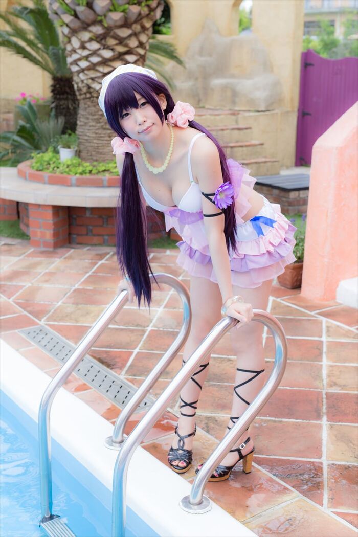 [Cosplay picture: she's wearing a swimsuit Tan lounging by the pool and cleavage aside full throttle! Ass are erotic?!! [52 images] 31th image
