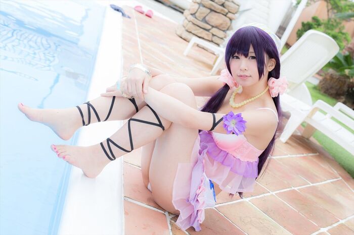 [Cosplay picture: she's wearing a swimsuit Tan lounging by the pool and cleavage aside full throttle! Ass are erotic?!! [52 images] 33th image