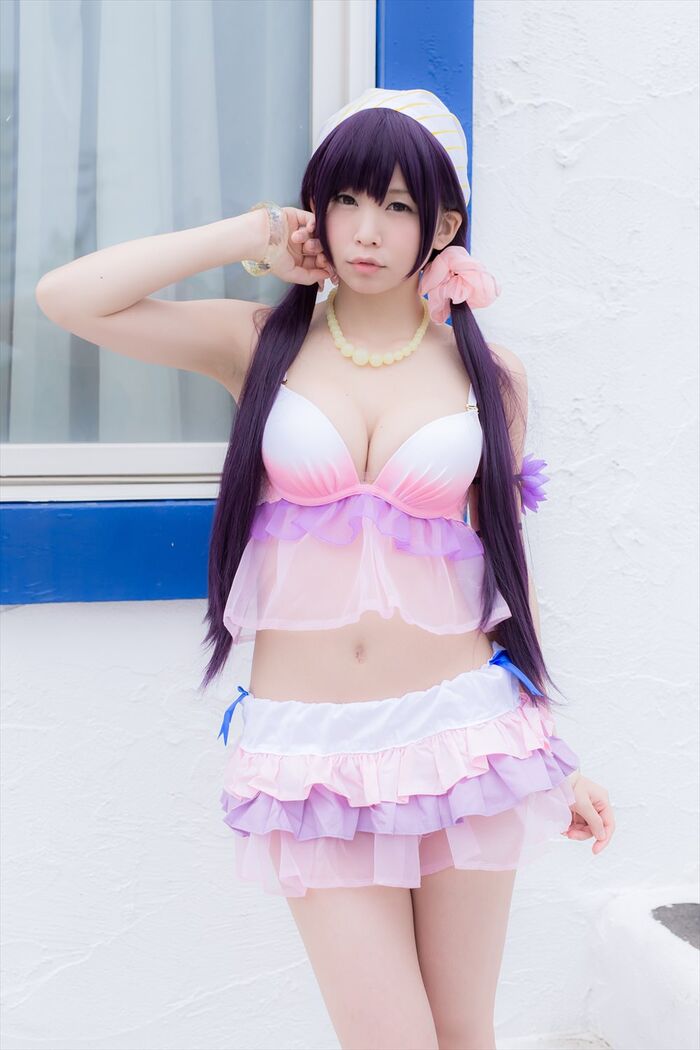[Cosplay picture: she's wearing a swimsuit Tan lounging by the pool and cleavage aside full throttle! Ass are erotic?!! [52 images] 7th image