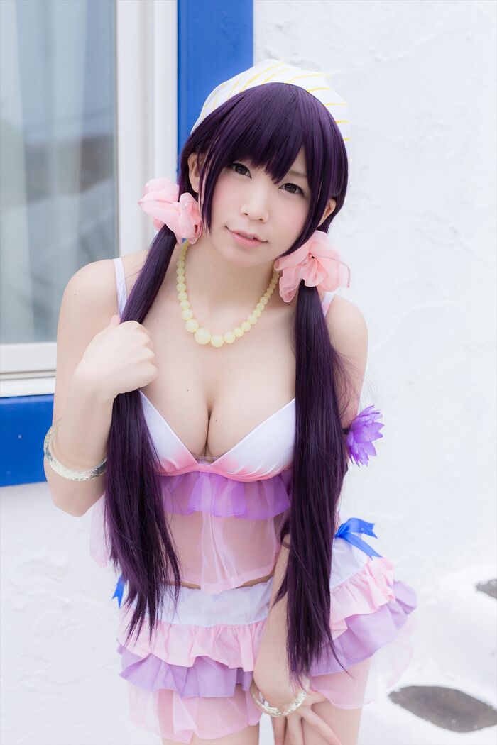 [Cosplay picture: she's wearing a swimsuit Tan lounging by the pool and cleavage aside full throttle! Ass are erotic?!! [52 images] 8th image