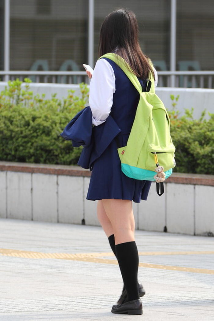 【JK盗撮50人以上】総勢50人以上の女子校生を街中で隠し... 19th image