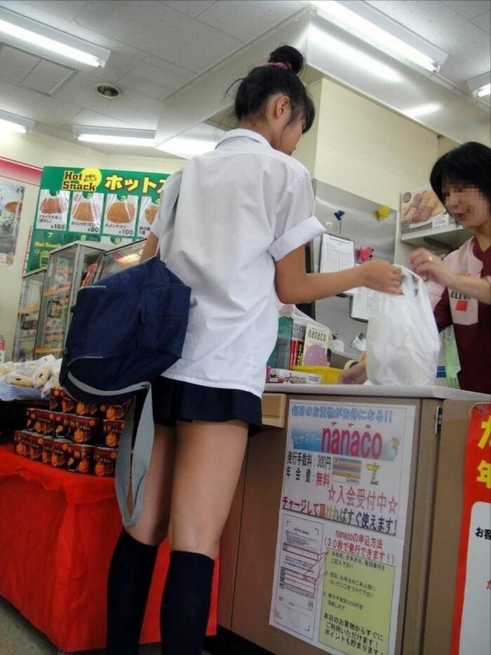 【JK盗撮50人以上】総勢50人以上の女子校生を街中で隠し... 22th image