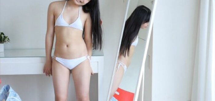 【悲報】 ジュニアアイドルの水着の面積があきらかに小さ過ぎ... 12th image