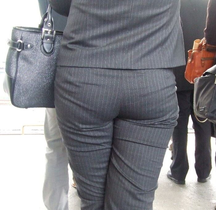 【エロ画像】OLの街撮りがエロくて出勤したくなるww 6th image